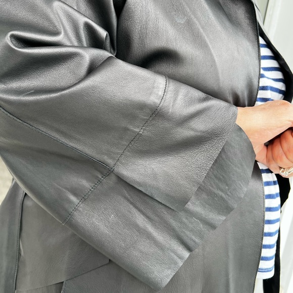 leather jacket with asymmetric sleeves and an asymmetric back slit - Picture 6 of 7